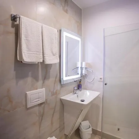 Hotel Deluxe At The Bubbles Jacuzzi 3*