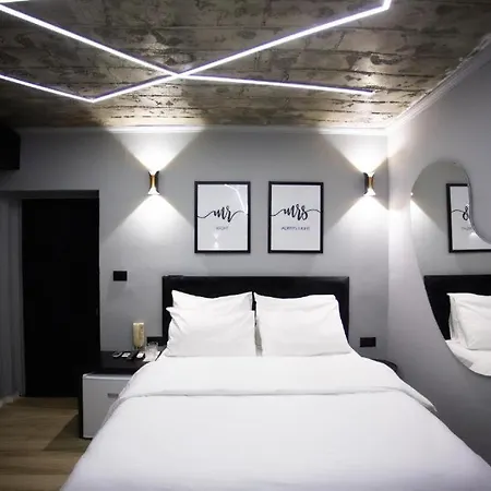 Deluxe At The Bubbles Jacuzzi Hotel