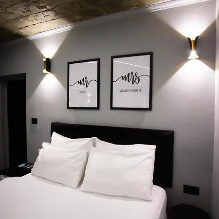 Deluxe At The Bubbles Jacuzzi Hotel 3*