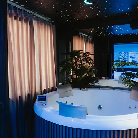 酒店 Deluxe At The Bubbles Jacuzzi