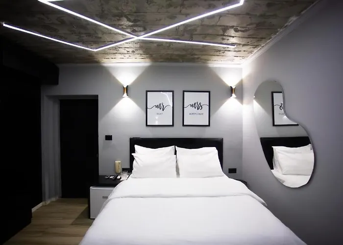 Deluxe At The Bubbles Jacuzzi Hotel