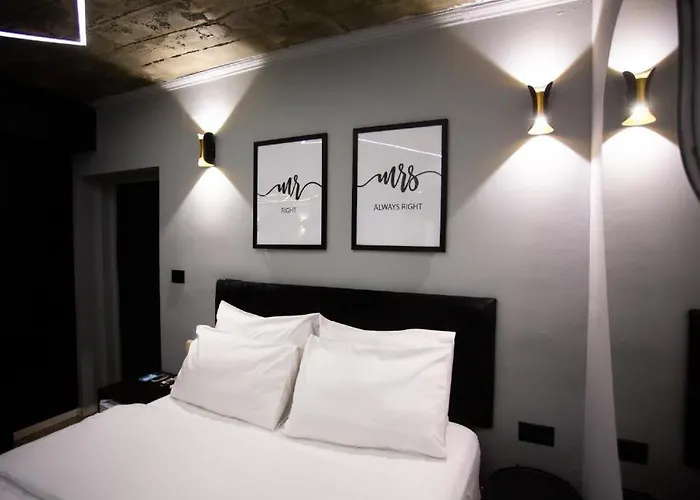 Deluxe At The Bubbles Jacuzzi Hotel 3*