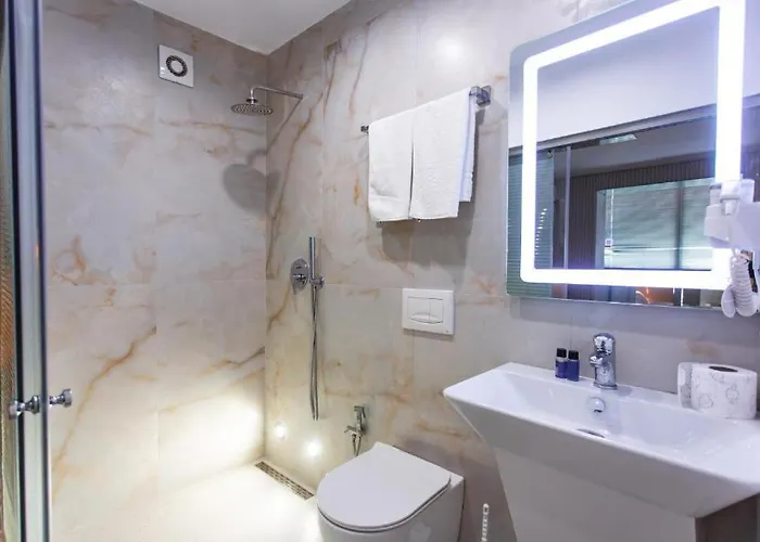 Deluxe At The Bubbles Jacuzzi Hotel 3*